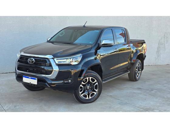 TOYOTA HILUX 2.8 D-4D TURBO DIESEL CD SRX PLUS 4X4 AUTOMÁTICO TOYOTA HILUX 2.8 D-4D TURBO DIESEL CD SRX PLUS 4X4 AUTOMÁTICO